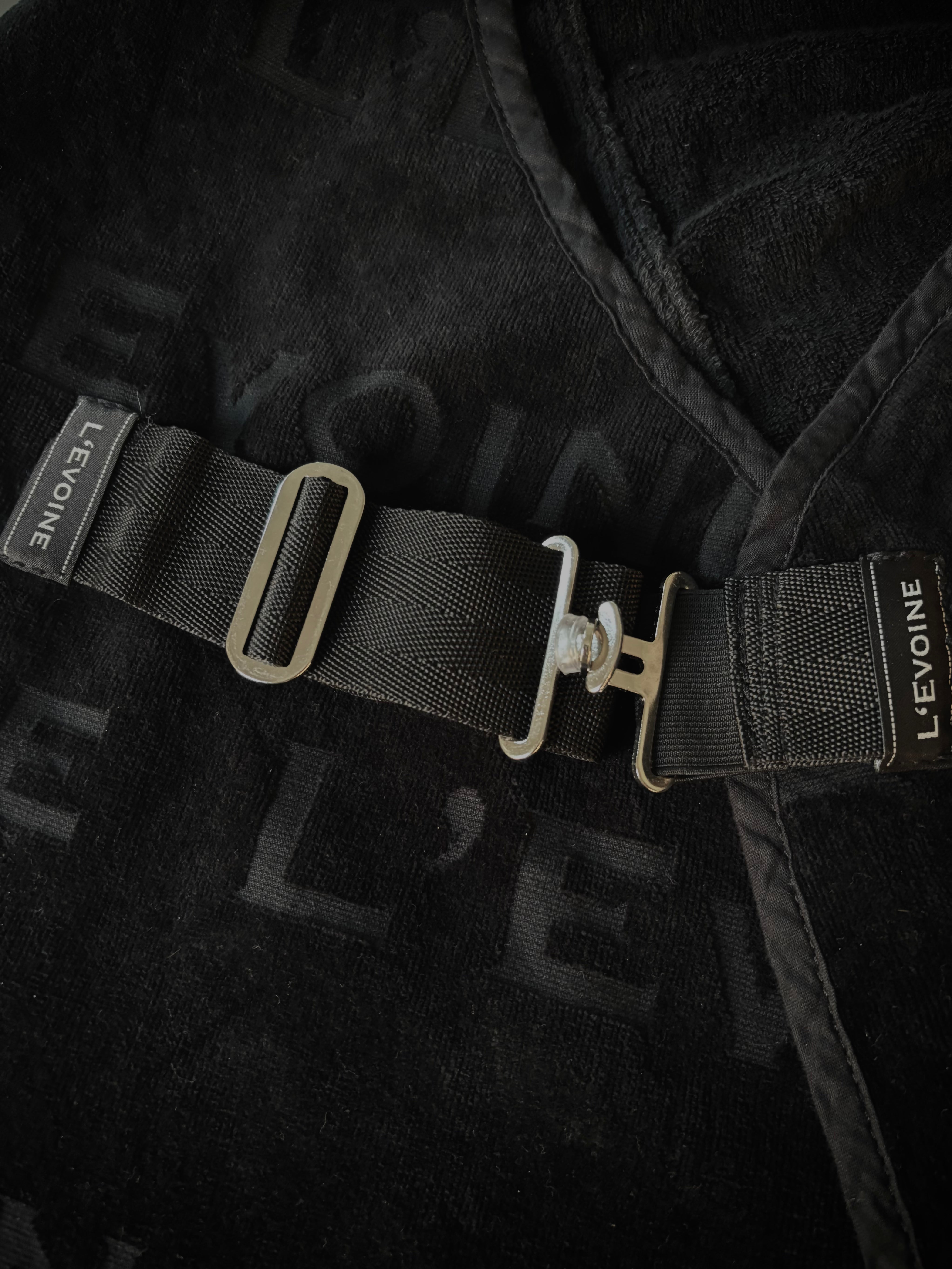 Abschwitzdecke Schnallen