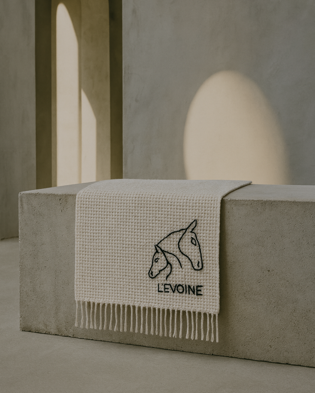 L'Evoine Alpaka Wolldecke Mare&Foal Stickerei